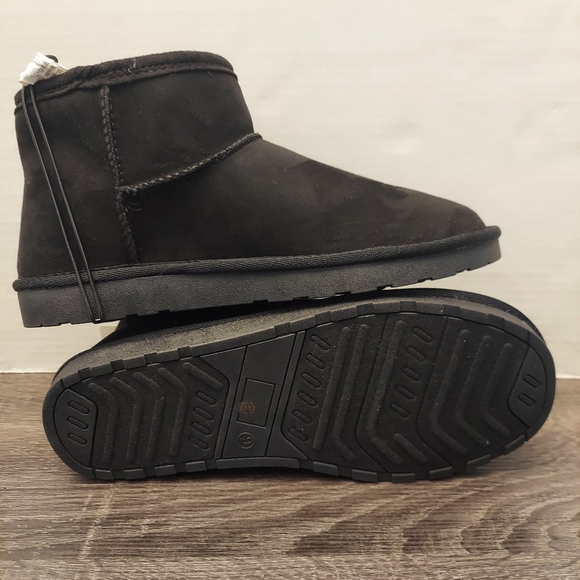 Arizona Women's Memory Foam Flat Heel Winter Boots - Picture 6 of 6